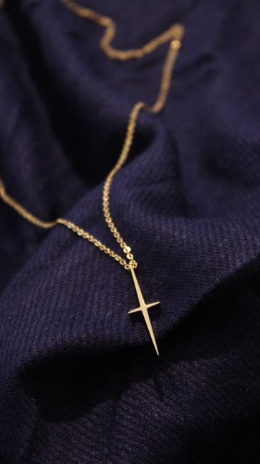 Arc Bar Necklace